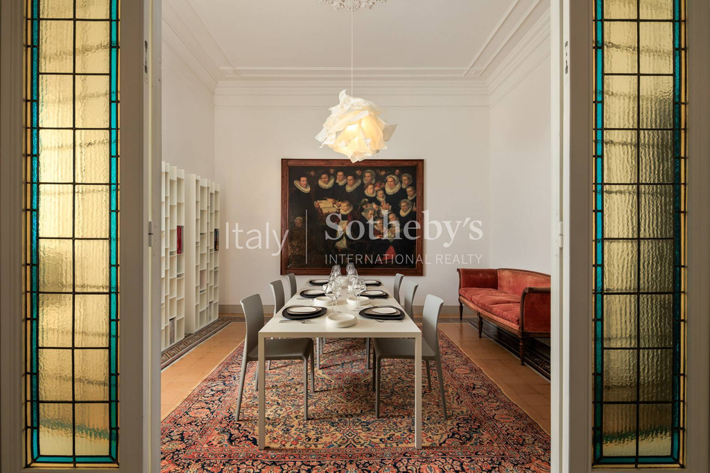 A refined and elegant apartment in heart of Florence