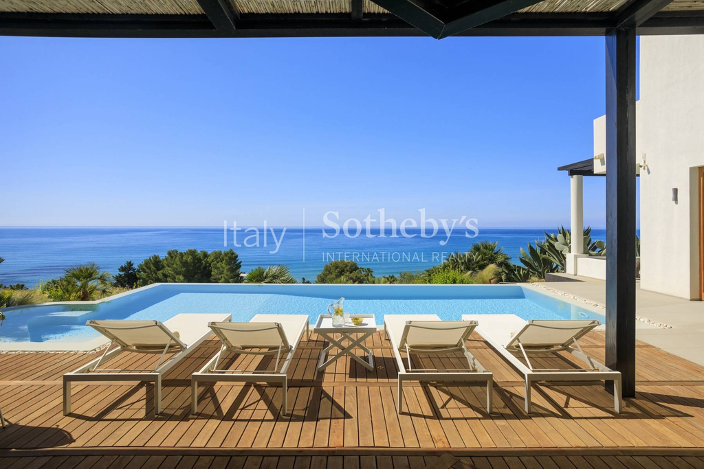 Prestigious Seaside Residence Surrounded by Nature in Sciacca