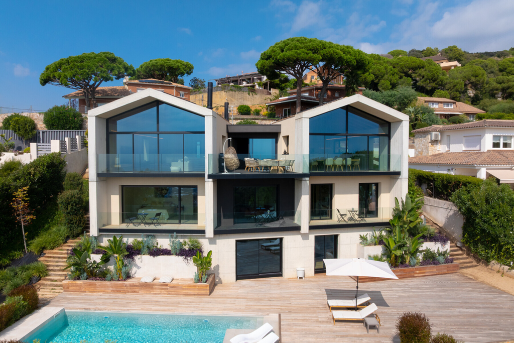 Spectacular design house with panoramic sea views in Cabrils - Costa BCN