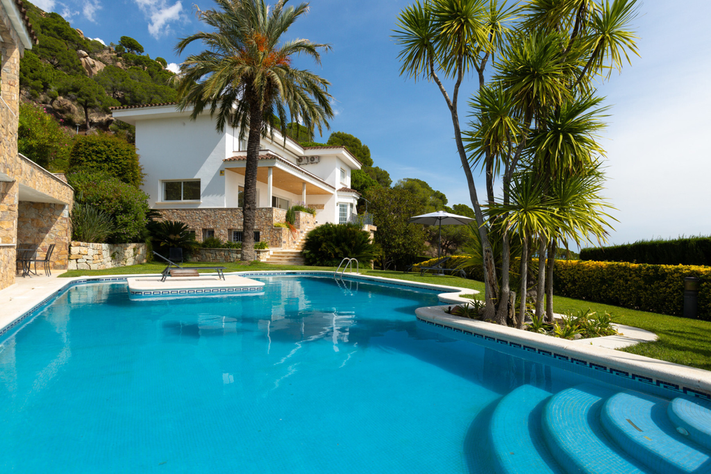 A Luxury Hideaway with Breathtaking Sea Views - Costa BCN