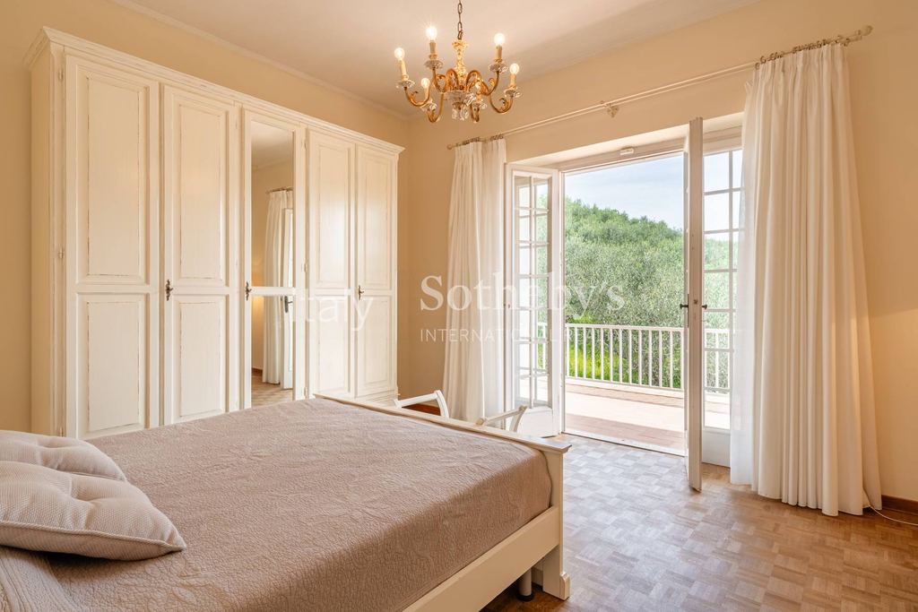 Elegant Tuscan Villa with pool, pond and dépandance