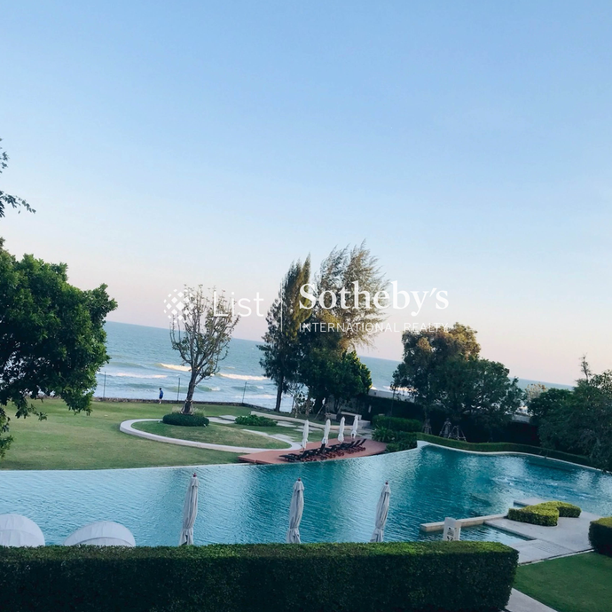 Элитная резиденция на пляже в Hua Hin с частным доступом к морю и атмосферой курорта.