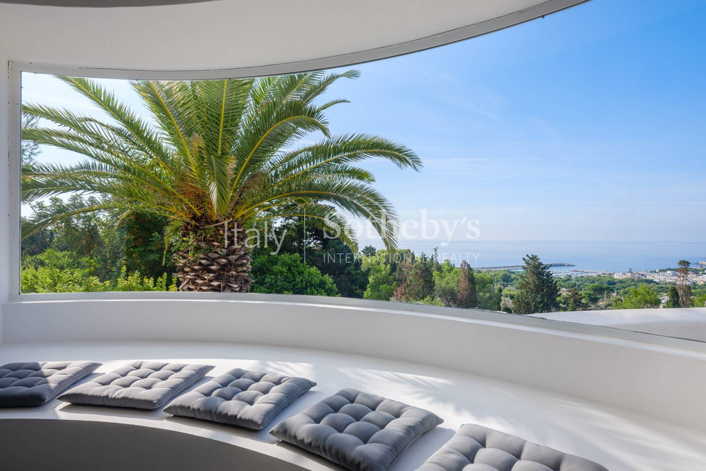 Elegant villa with a sea-view pool