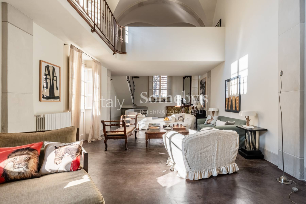 Elegant loft in historic building in Lucca