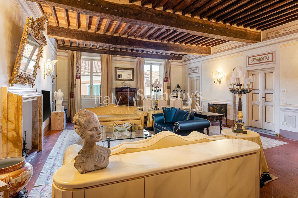 Elegant apartment in Pietrasanta