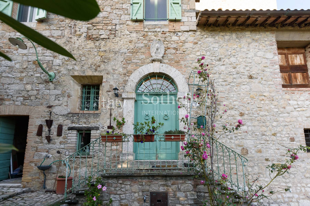 Restored country house in historic hamlet near Todi