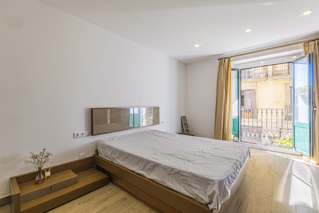 Four bedroom apartment by the seaside and famous Port Vell harbour