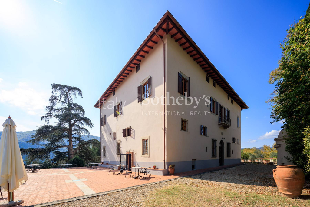Exclusive resort recently renovated in Tuscany