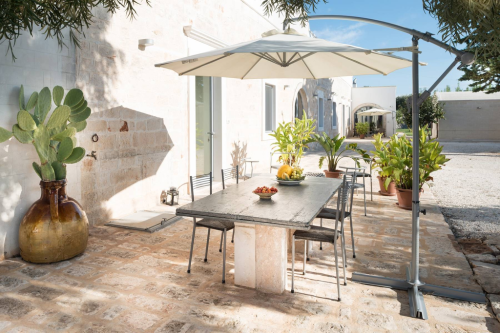 Old farmhouse with olive trees and a swimming pool 42976