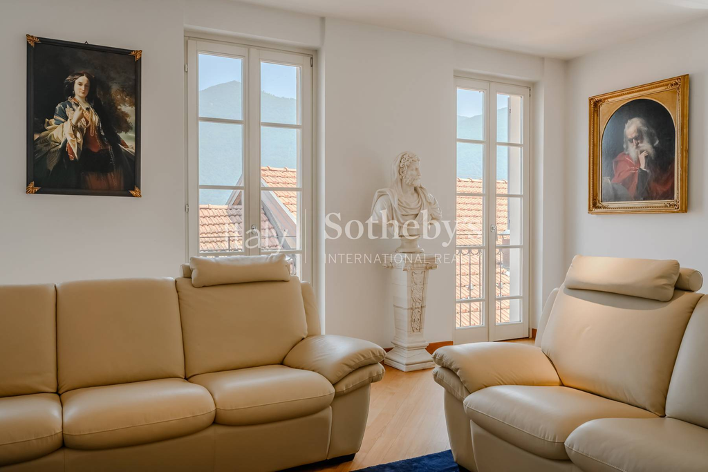 Stunning villa with terrace and view of Lake Maggiore