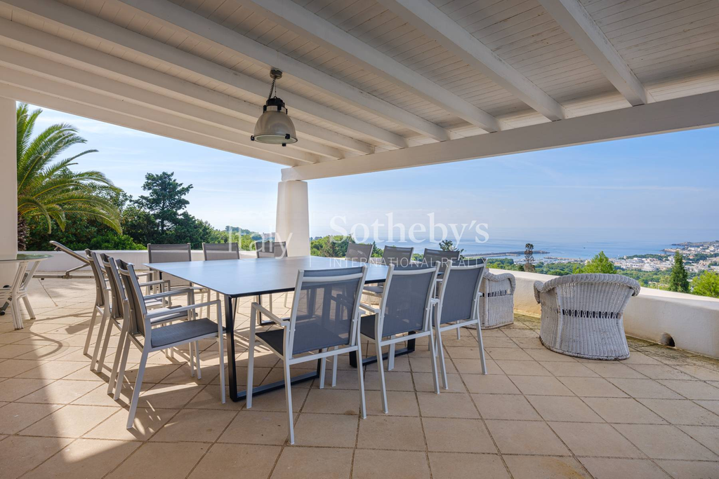 Elegant villa with a sea-view pool