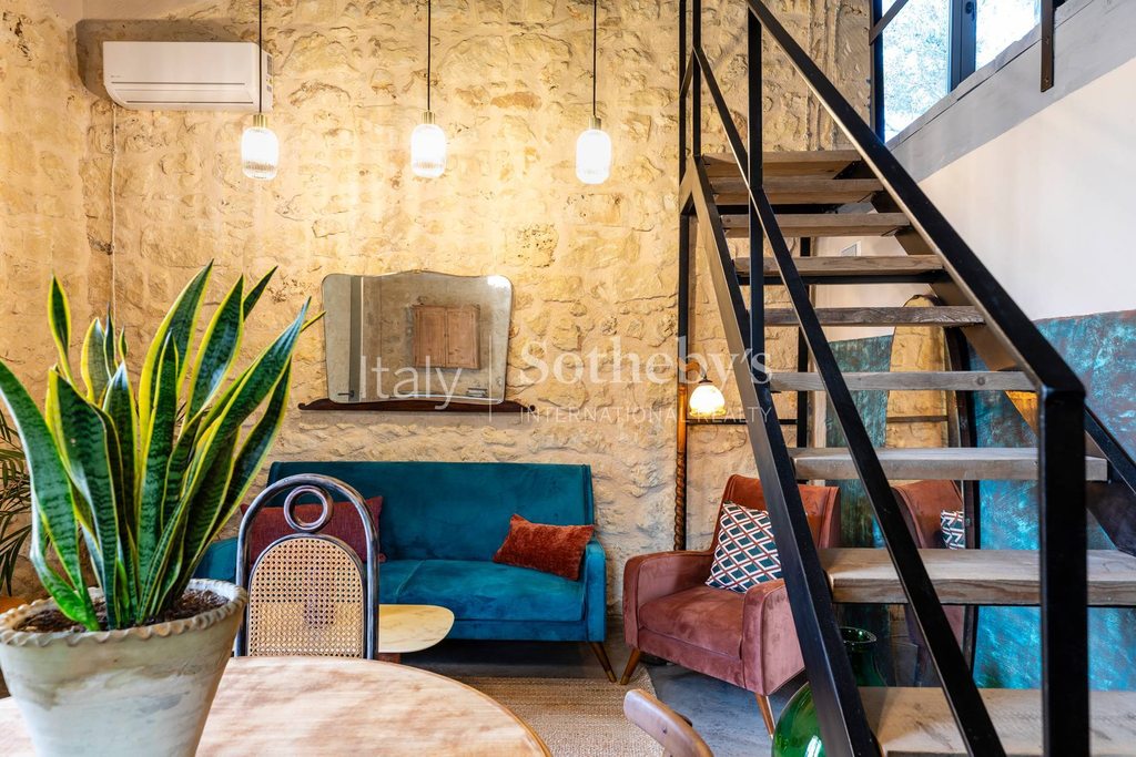 Prestigious farmhouse nestled in the countryside of Noto