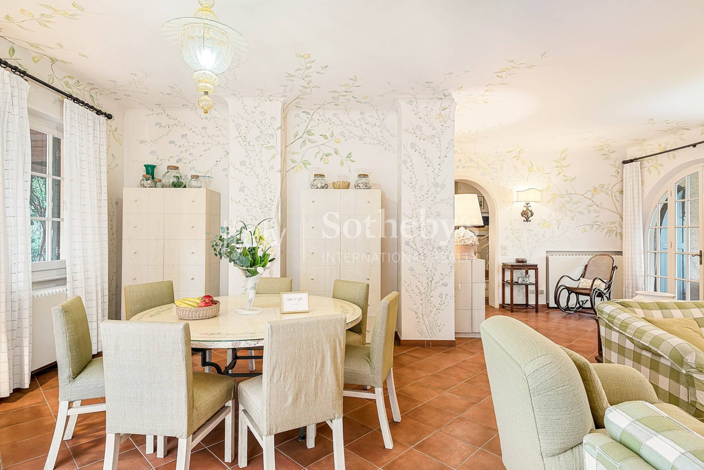Elegant villa with garden steps away from the sea